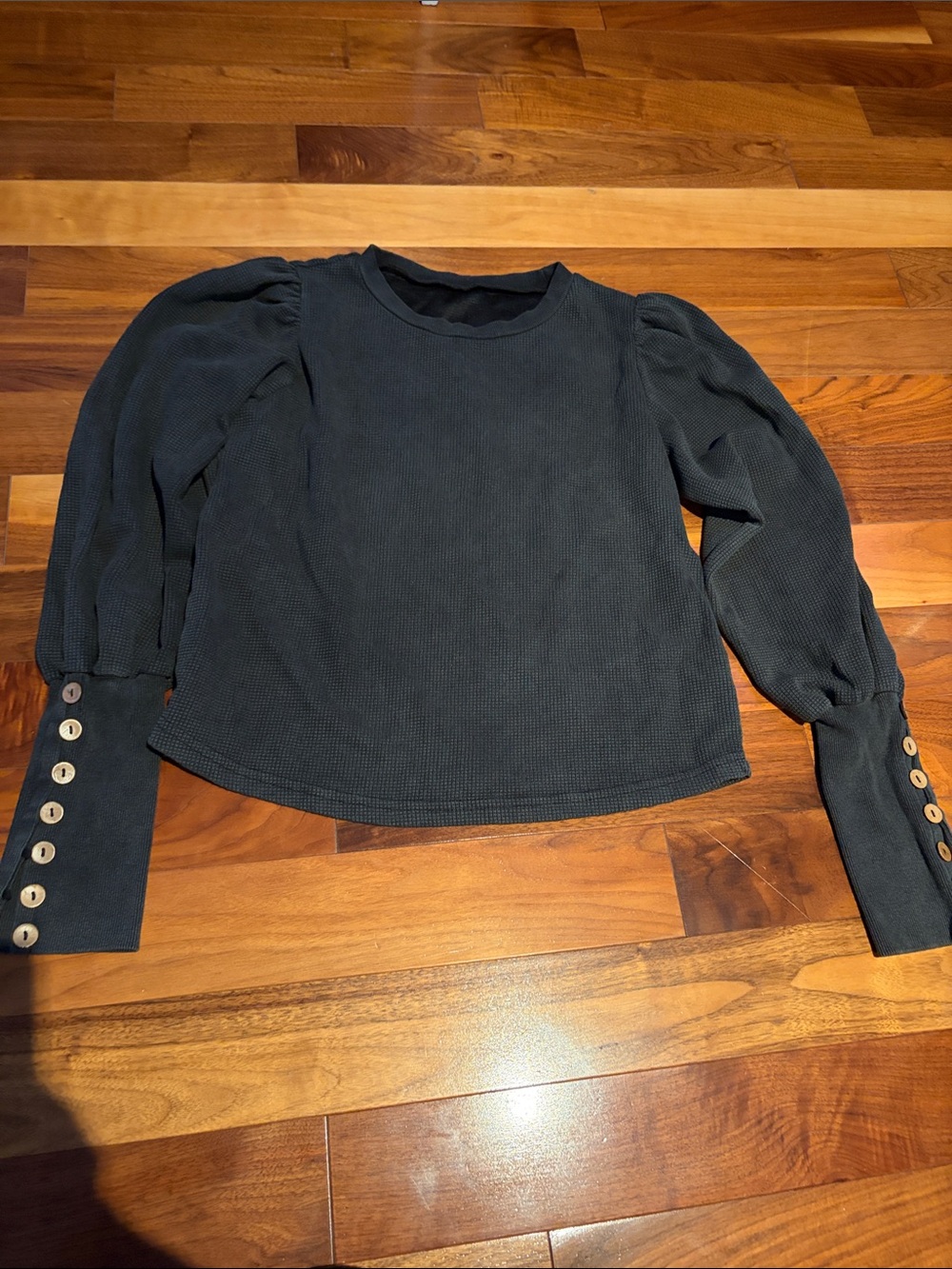 SHEIN Black Puff-Sleeve Button Cuff Crop Top